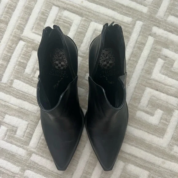 Vince Camuto Gigiette Ankle Booties - Picture 4 of 6